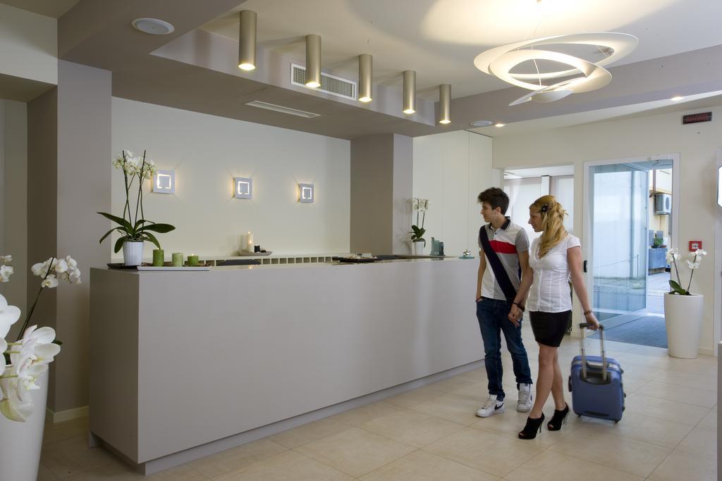 Hotel Consuelo Riccione Esterno foto